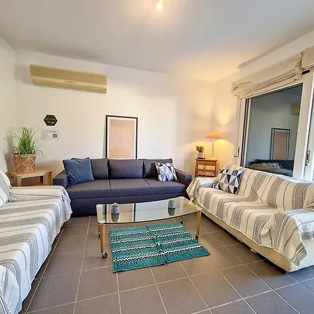 Cosy Garden Flat, Beach, Pool Διαμέρισμα *