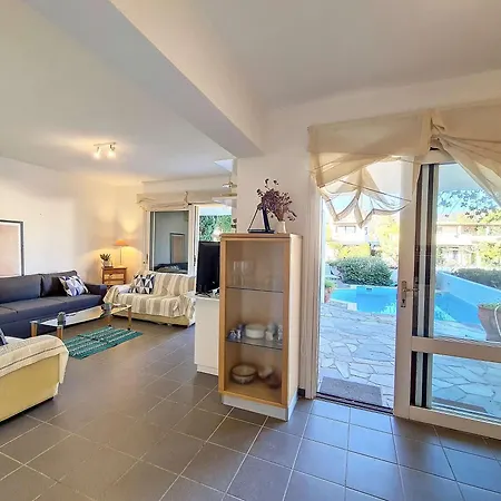 Cosy Garden Flat, Beach, Pool * Πλέπι