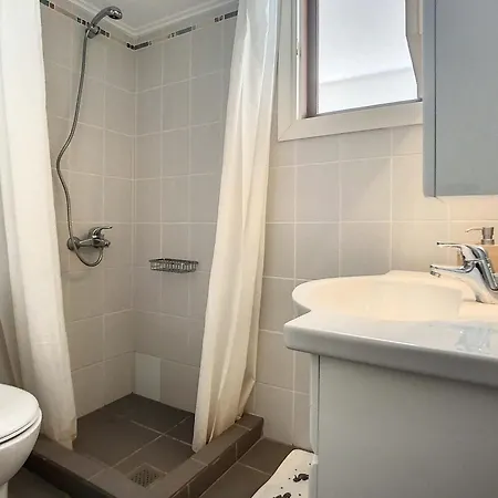 Cosy Garden Flat, Beach, Pool Διαμέρισμα